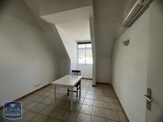 Location Appartement 3 pièces 77m² ST DENIS 97400 - Photo 2