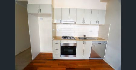 Handy locale with leafy outlook - Photo 5