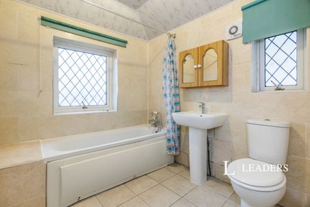 3 bedroom house to rent Selwood Road, Sutton, SM3 - Photo 2