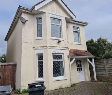 Bedroom Detached House In Bournemouth, BH9 - Photo 6