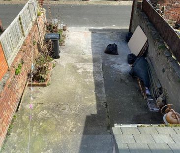 2 bedroom terraced house to rent - Photo 4