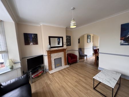 Cosmo Avenue, Tang Hall - P1112 - Photo 2