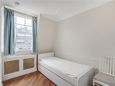 St Georges Square, SW1V - Photo 3