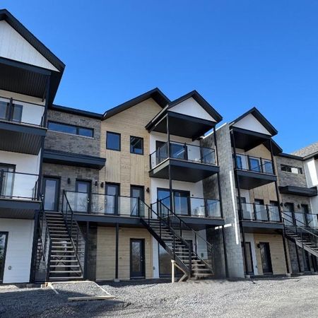 4 1/2 NEUFS DISPONIBLES – SAINTE-AGATHE-DES-MONTS - Photo 3