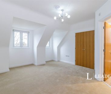 5 bedroom house to rent Hersham Road, Hersham, Walton-on-Thames, KT12 - Photo 2