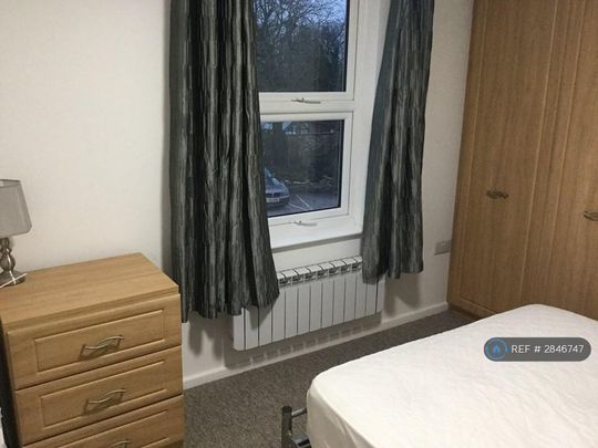1 bedroom in a house share to rent - Photo 1