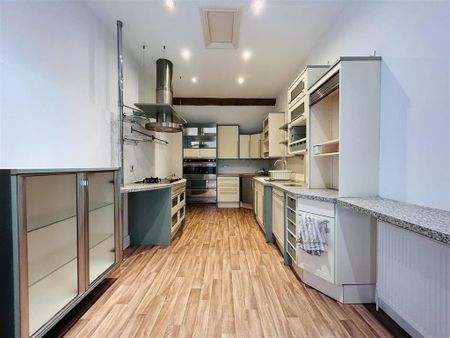 2 bedroom barn conversion to rent - Photo 2