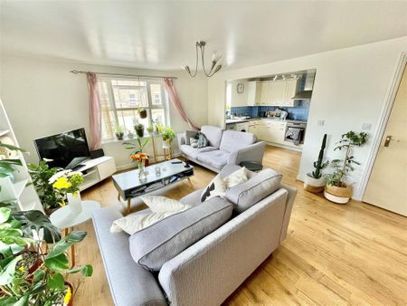 2 bedroom flat to rent - Photo 2