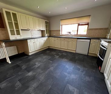 4 bedroom detached bungalow to rent - Photo 1