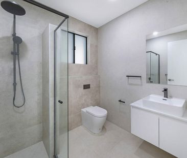 Ultra Modern Spacious Family Home - Photo 5