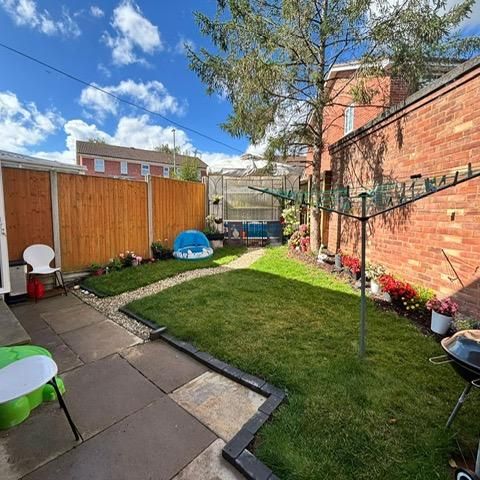 3 bedroom end of terrace house to rent - Photo 2