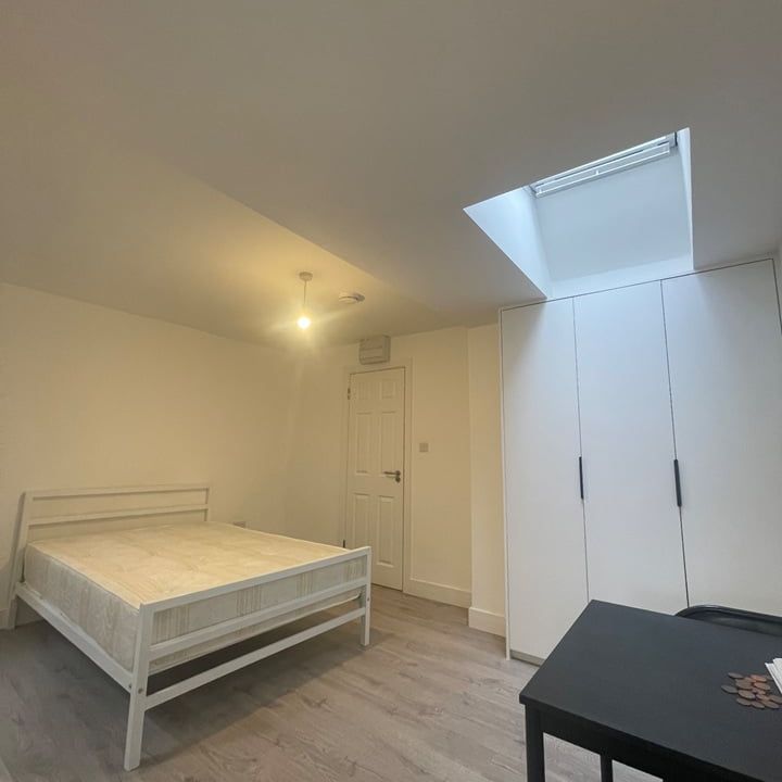 Studio Flat, London, N18 - Photo 1