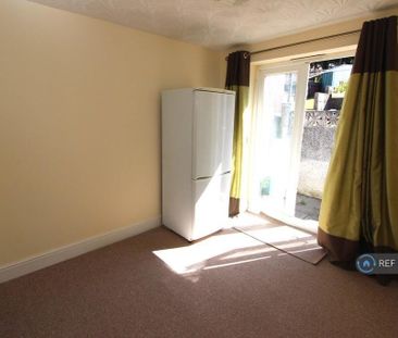 2 bedroom semi-detached house to rent - Photo 2