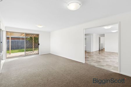 Perfect Family Home! open cancelled! - Photo 2