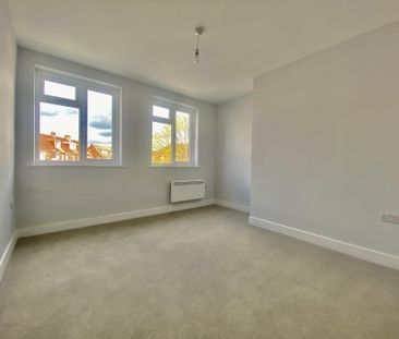 Bitterne Road, Southampton - Photo 1