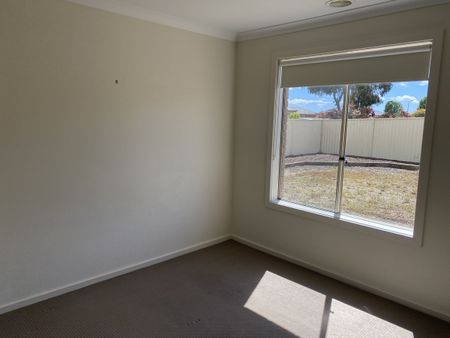12 Westminster Avenue, Shepparton VIC 3630 - Photo 5