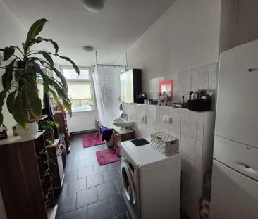 Sommer auf dem Balkon - 1,5-Raum-Wohnung im 3.OG mit Einbauküche ab... - Photo 3