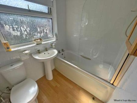 3 bedroom property to rent in Oldham - Photo 4