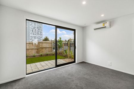 Near New in New Lynn - Photo 4