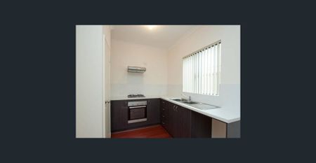 Quiet Two Storey Townhouse Retreat - Photo 4