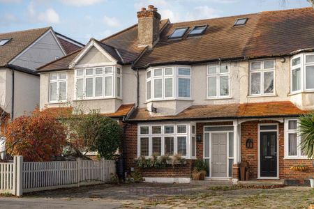 4 bedroom semi-detached house to rent - Photo 4