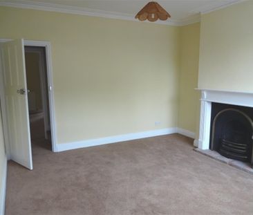 Two Bed End Terraced House Close to City Centre - Photo 2