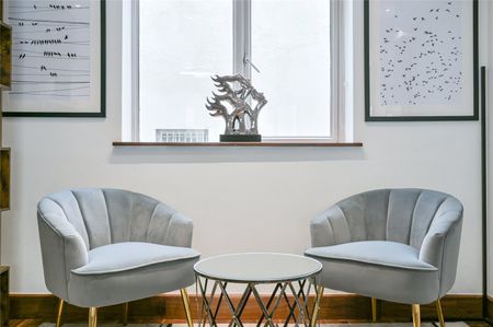 Elegant Four-Bedroom Home Moments from Hyde Park, with Private Parking & Roof Terrace - Photo 5