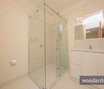 Stunningly Renovated 4-Bedroom Family Home in Prime Box Hill Location! - Photo 5