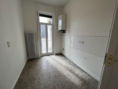 Wiesbaden-Rheingauviertel l!! Komplett sanierte 4-ZKB Stilaltbauwohnung mit 2 Balkonen im Vorderhaus - Photo 4