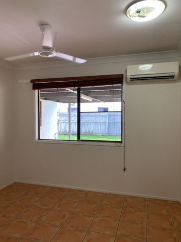 27 Canterbury Road, Kirwan - Photo 2