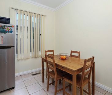 Stylish 3 bedroom - Photo 2
