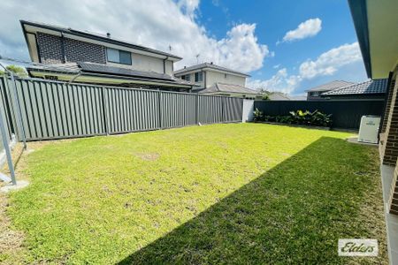 Near New Luxury house with 4 Bedrooms plus STUDY - Photo 3