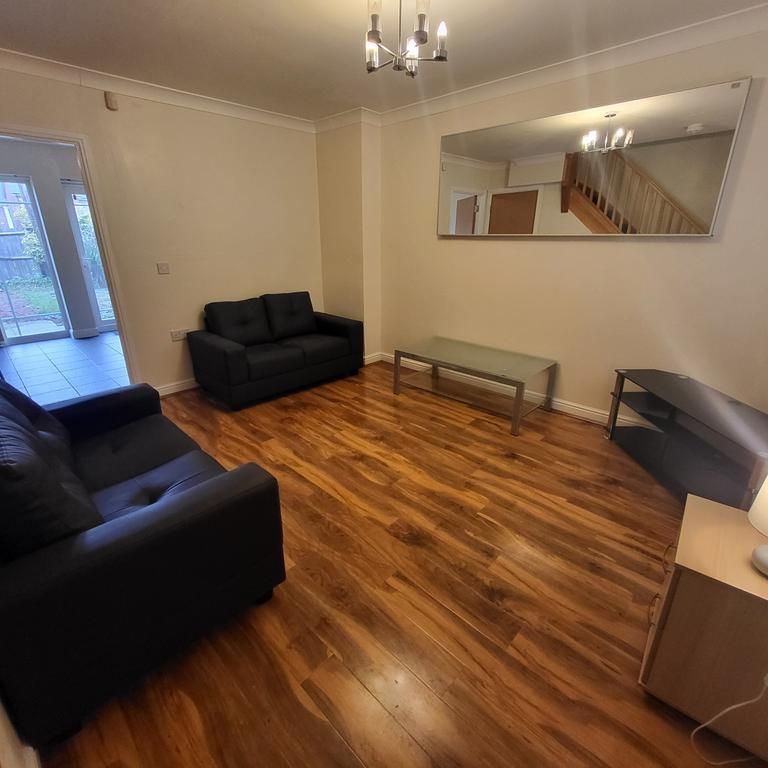 4 bedroom townhouse to rent - Photo 1