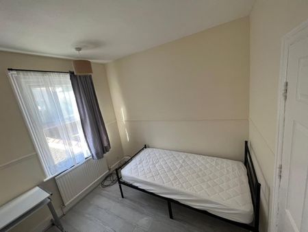 4 Bed Semi-Detached House, Kingston Road, LU2 - Photo 5