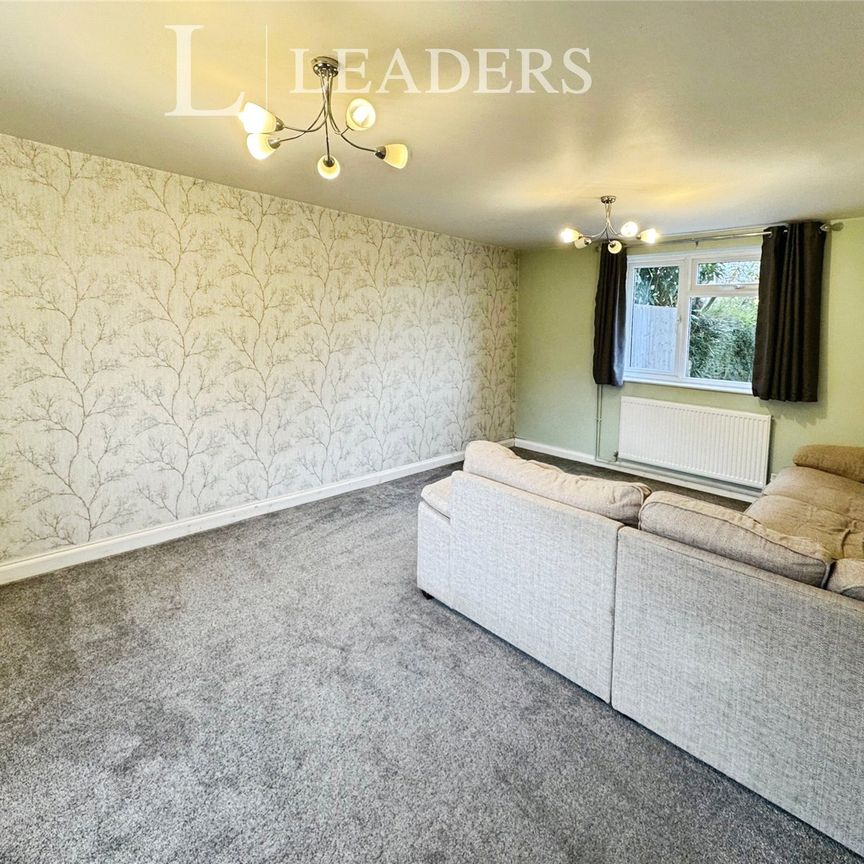 3 bedroom house to rent Bay View Crescent, Little Oakley, CO12 - Photo 1