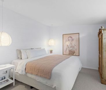 Beautifully Renovated Coastal Home with Outdoor Spa - Photo 5