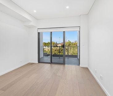 STUNNING EXECUTIVE 3 BEDROOM APARTMENT - Photo 2
