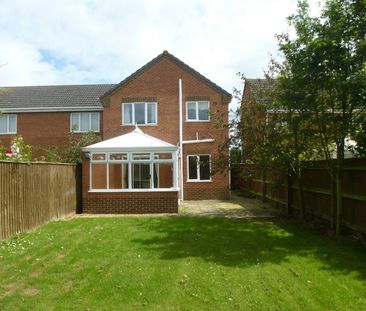 Semi-detached house to rent on - Photo 3