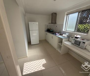 one bedroom is available with share bathroom and ktichen , all bill... - Photo 3