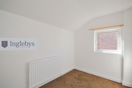 3 bedroom end of terrace house to rent - Photo 2