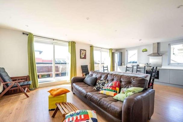 Fifth Avenue, Manor, E12 - Photo 1