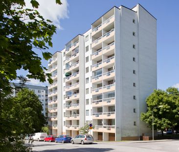 Kvarntorpsgränd, Bandhagen - Photo 1