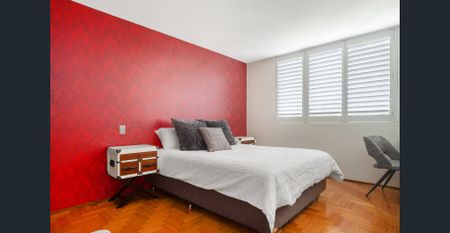 Designer Living with Panoramic City Views - Photo 5