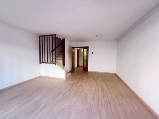 Piso de alquiler en Carrer de Sant Fruitós, 25, Plaça Catalunya - Photo 1