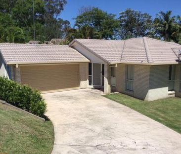 BEAUTIFUL FAMILY HOME IN CENTRAL ROBINA - Photo 1