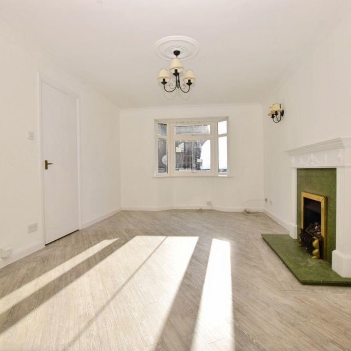 3 bedroom end of terrace house to rent - Photo 1