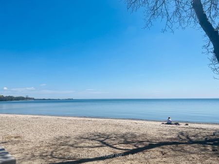 For Lease - 16 Enfield Avenue Unit# Upper, Toronto, Ontario - Photo 2