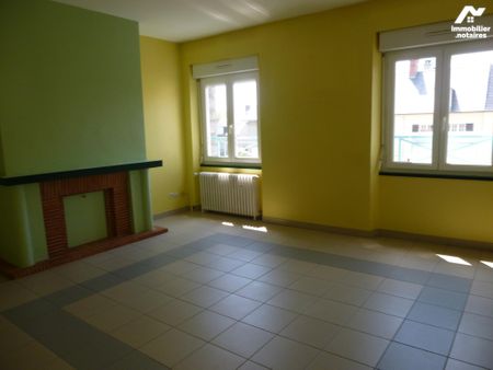 Dans un immeuble à usage d'habitation et professionnel, un logement au 1er étage. - Photo 2