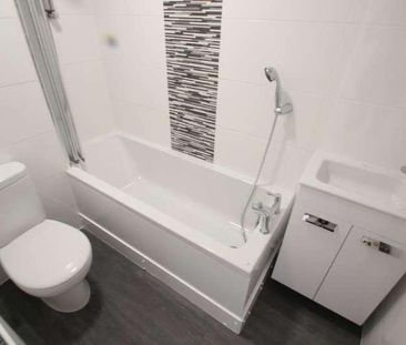 Woking, Surrey, GU21 - Photo 4