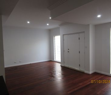 1/5 South Creek Rd, Dee Why, NSW 2099 - Photo 2